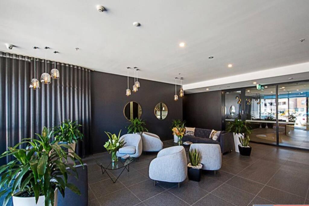 Luxe 2Br Executive Apartment Kingston Pool Parking Wifi Bbq Wine Exterior photo