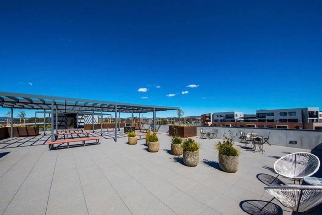 Luxe 2Br Executive Apartment Kingston Pool Parking Wifi Bbq Wine Exterior photo