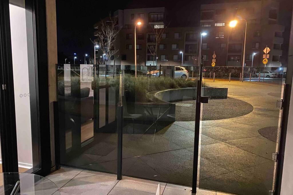 Luxe 2Br Executive Apartment Kingston Pool Parking Wifi Bbq Wine Exterior photo