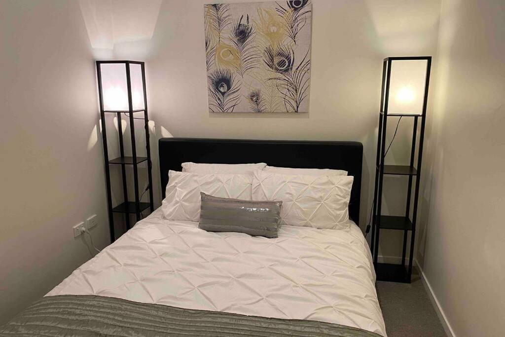 Luxe 2Br Executive Apartment Kingston Pool Parking Wifi Bbq Wine Exterior photo