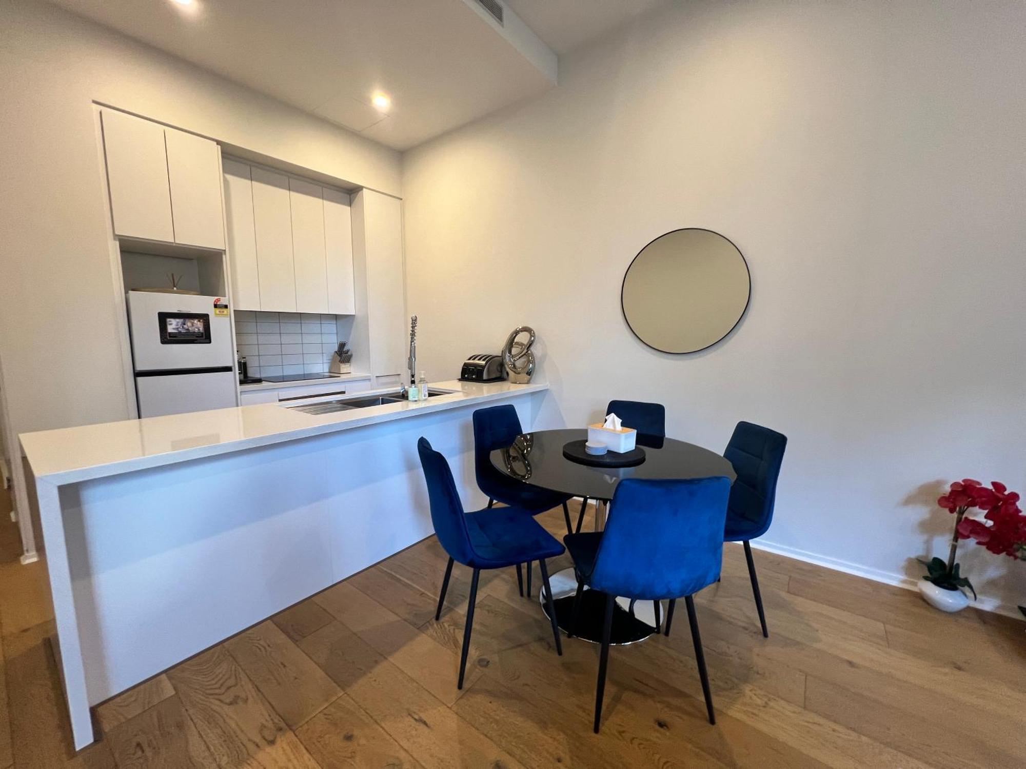 Luxe 2Br Executive Apartment Kingston Pool Parking Wifi Bbq Wine Exterior photo